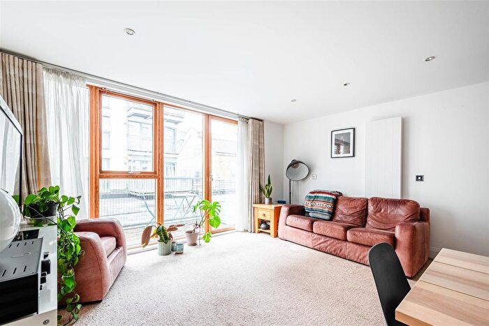 3 Bedroom Flat For Sale In Lea Bridge Road, E5