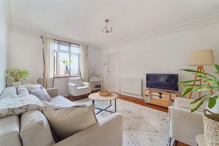1 Bedroom Flat To Rent In Keswick Road, London, SW15