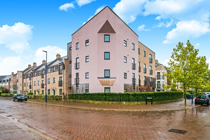 3 Bedroom Flat For Sale In Chieftain Way, Cambridge, CB4
