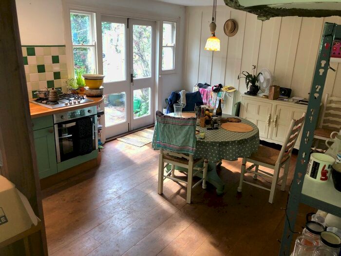 1 Bedroom Terraced House To Rent In Southover High Street, Lewes, BN7