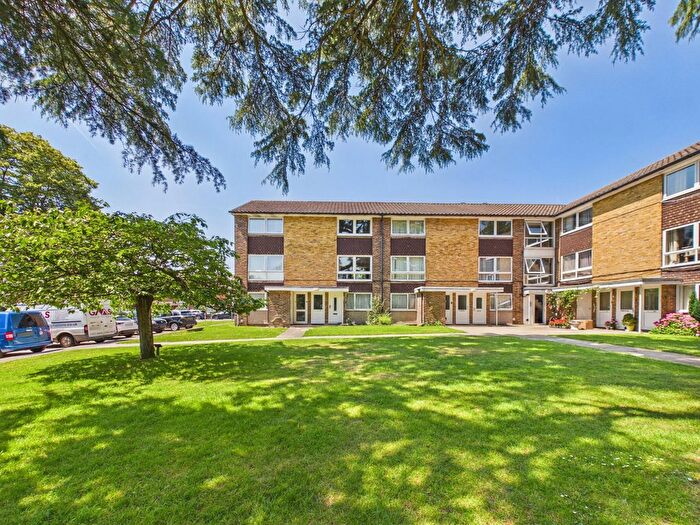 2 Bedroom Maisonette For Sale In Cotswold Court, Horsham, RH13