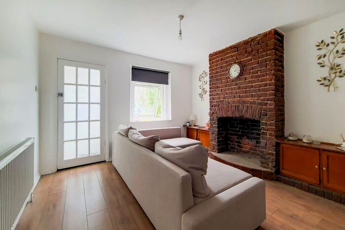 2 Bedroom Property To Rent In Tamworth Lane, Mitcham, CR4