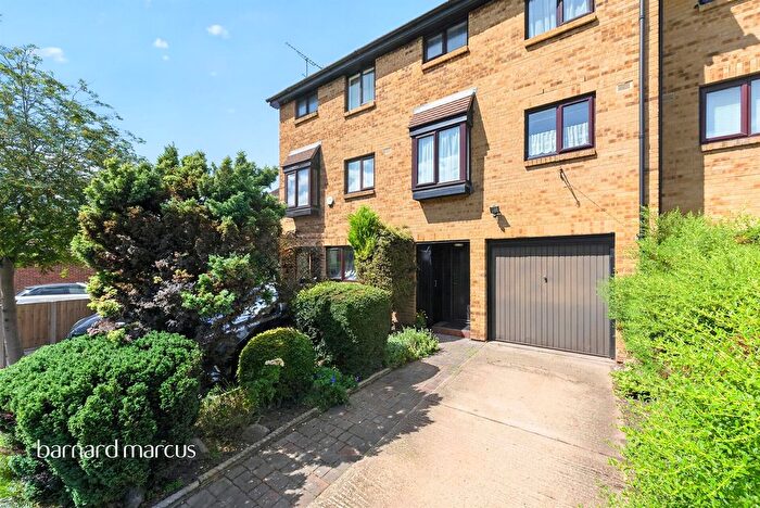 3 Bedroom Property For Sale In Sycamore Close, Feltham, TW13