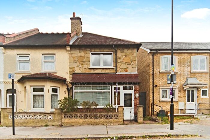 3 Bedroom End Of Terrace House For Sale In Tunstall Road, Croydon, Surrey, CR0
