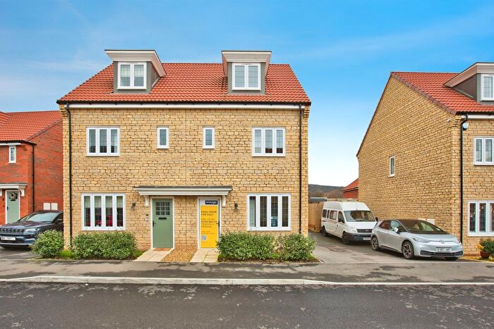 3 Bedroom Semi-Detached House For Sale In Curlew Way, Cheddar, BS27