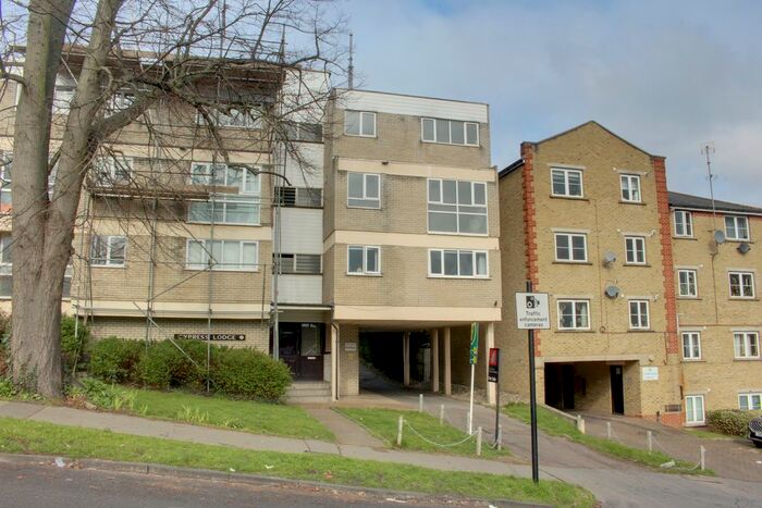 2 Bedroom Flat To Rent In Cypress Road, London, SE25
