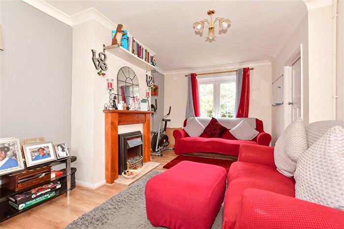 3 Bedroom Semi-detached House For Sale In Chaucer Road, Elvington, Dover, Kent, CT15