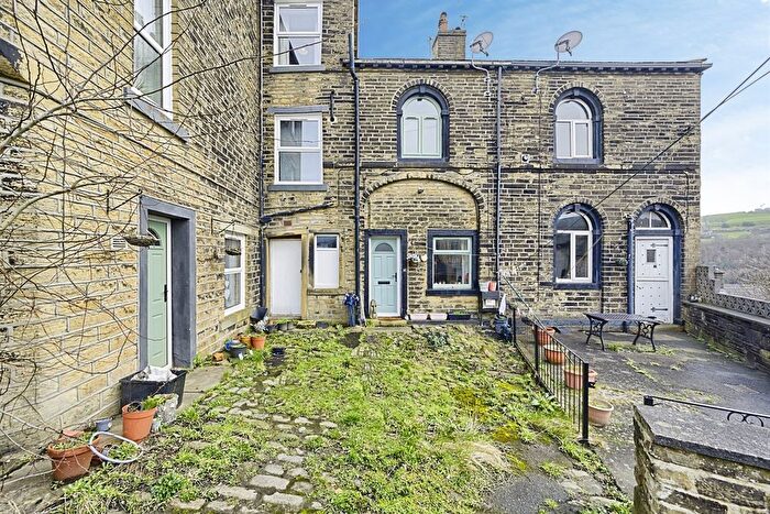 2 Bedroom Terraced House For Sale In Beech Road, Sowerby Bridge, HX6