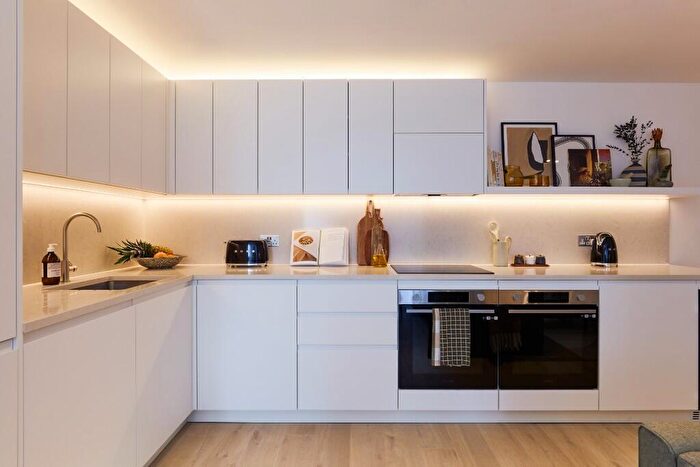 3 Bedroom Apartment To Rent In New Drum Street, Tower Hamlets, London, E1
