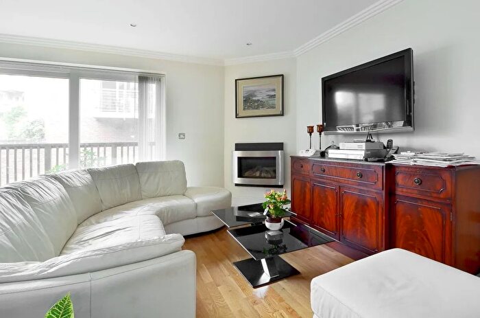 5 Bedroom Flat To Rent In Tallow Road, Brentford, TW8