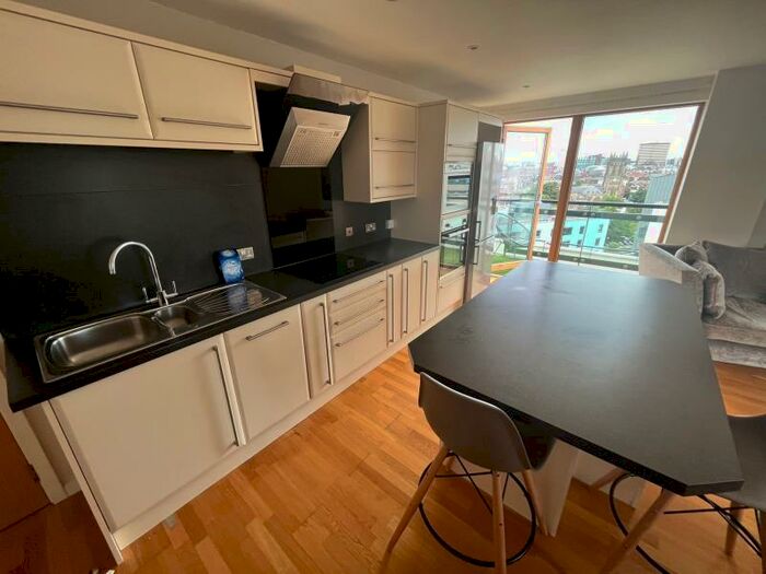 2 Bedroom Apartment To Rent In Gateway South, Marsh Lane., LS9