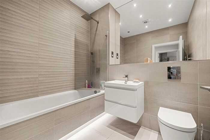 1 Bedroom Apartment For Sale In London Road, Bracknell, Berkshire, RG12