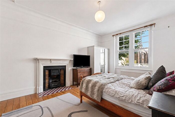 3 Bedroom Flat To Rent In Challoner Street, London, W14