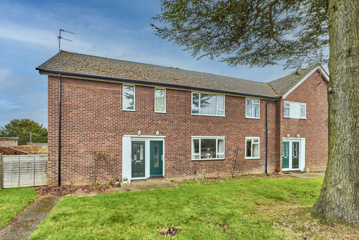 2 Bedroom Maisonette To Rent In Lea Court, Harpenden, Hertfordshire, AL5