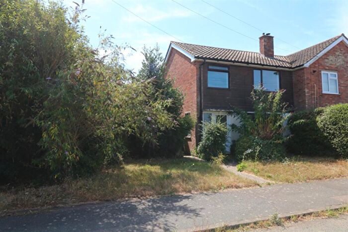 3 Bedroom Semi-Detached House For Sale In Quakers Way, Leiston, IP16