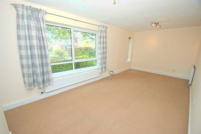 2 Bedroom Flat To Rent In Wensleydale Court, Stainbeck Lane, Leeds, LS7