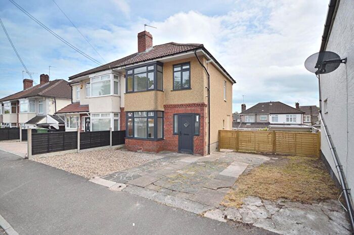 3 Bedroom Semi-Detached House For Sale In Hampton Street, Kingswood, Bristol, BS15