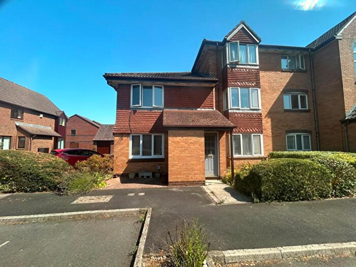 1 Bedroom Apartment To Rent In Charing Close, BH24