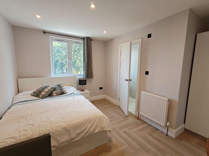Studio To Rent In Limehouse, London, E14