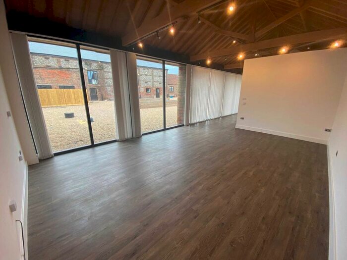 4 Bedroom Barn Conversion To Rent In Bunkers Lane, Hemel Hempstead, HP3