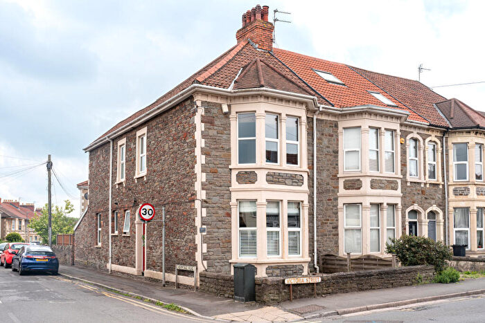 3 Bedroom End Of Terrace House For Sale In Victoria Street, Staple Hill, BS16