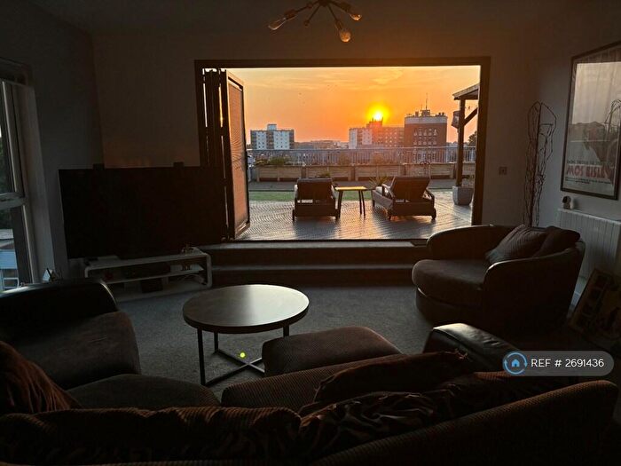 2 Bedroom Penthouse To Rent In Queens Road, Chester, CH1