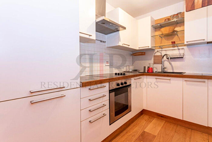 2 Bedroom Apartment To Rent In Commercial Road, London, E14