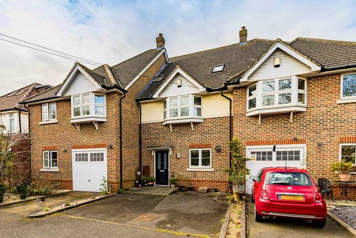 4 Bedroom Property To Rent In Stable Close, Kingston Upon Thames, KT2