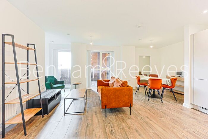 2 Bedroom Flat To Rent In East Acton Lane, Acton, W3