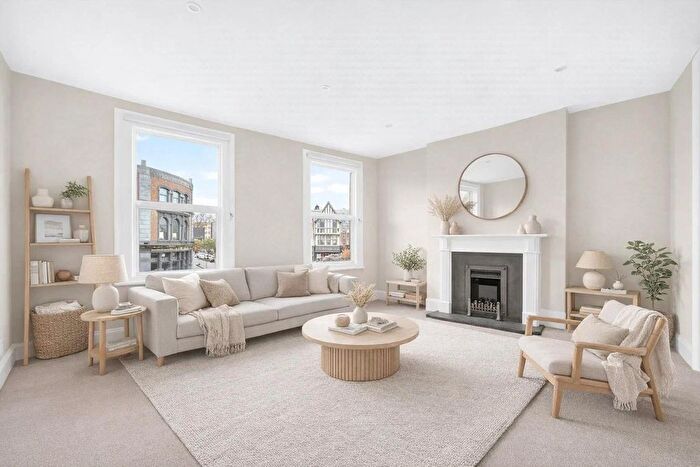 2 Bedroom Flat To Rent In Lauriston Road, Victoria Park Village, London, E9