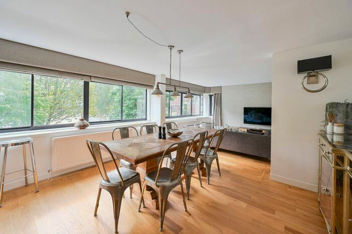 2 Bedroom Flat To Rent In Grosvenor Road, Pimlico, London, SW1V