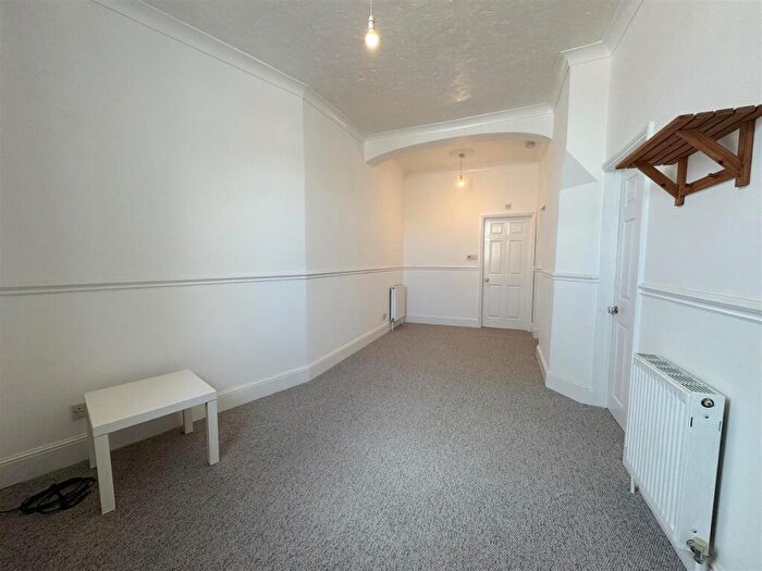 1 Bedroom Flat To Rent In Castle Street, Ryde, PO33