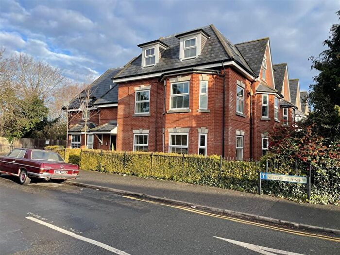2 Bedroom Flat For Sale In Holdenhurst Road, Bournemouth, BH8