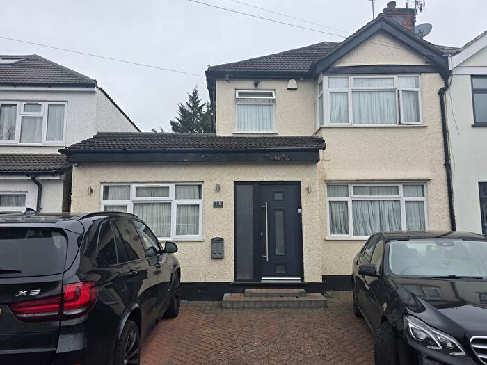4 Bedroom Terraced House To Rent In Pinner, HA5