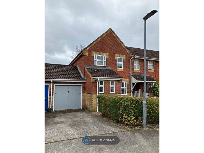 3 Bedroom Semi Detached House To Rent In Rutherford Close, Borehamwood, WD6