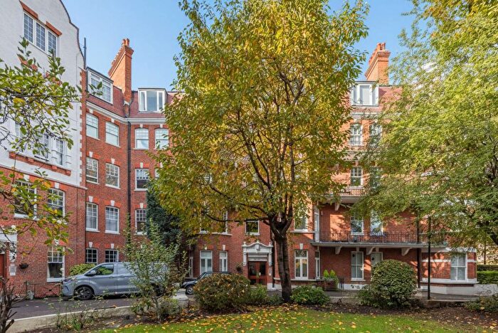 3 Bedroom Flat For Sale In Kings Gardens, West Hampstead, London, NW6