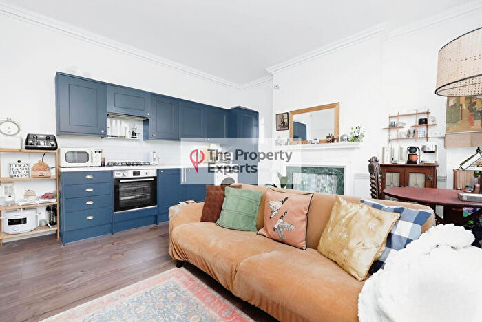 2 Bedroom Apartment To Rent In Cephas Avenue, London, E1