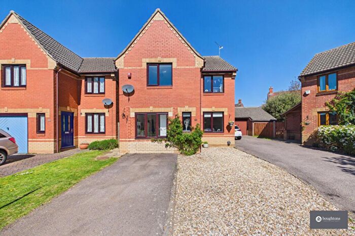 3 Bedroom Detached House For Sale In Beech Drive, Brackley, NN13