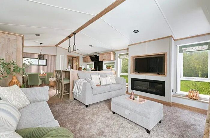 2 Bedroom Mobile/park Home For Sale In Arbor Lane, Lowestoft, NR33