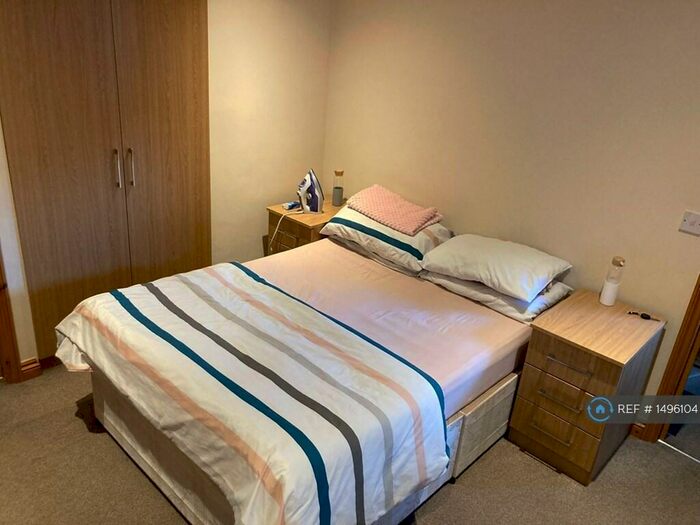 1 Bedroom Flat To Rent In Whitley Wood Lane, Reading, RG2