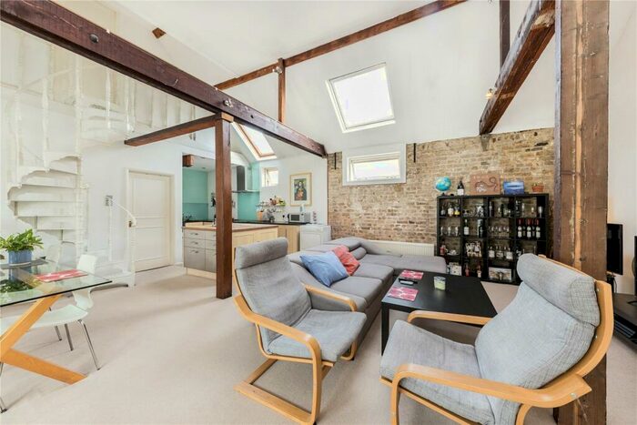 3 Bedroom Apartment To Rent In Anchor Mews, Hazelbourne Road, London, SW12