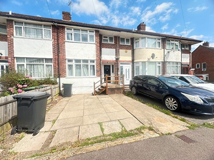 3 Bedroom Terraced House To Rent In Elmore Road, Luton, Bedfordshire, LU2