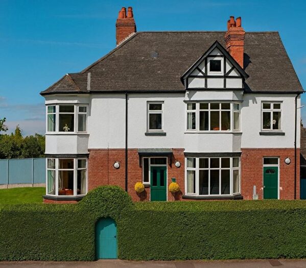 6 Bedroom Semi-detached House For Sale In Park Avenue, Castleford, WF10