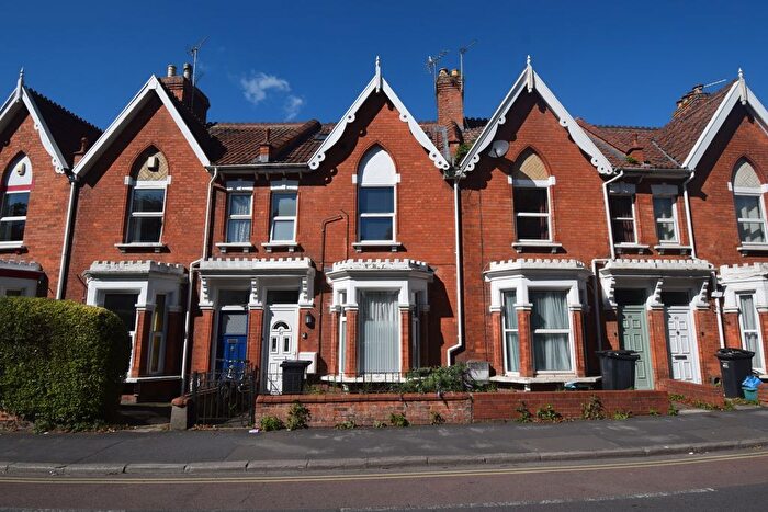 6 Bedroom Terraced House For Sale In Cranleigh Gardens, Bridgwater, TA6