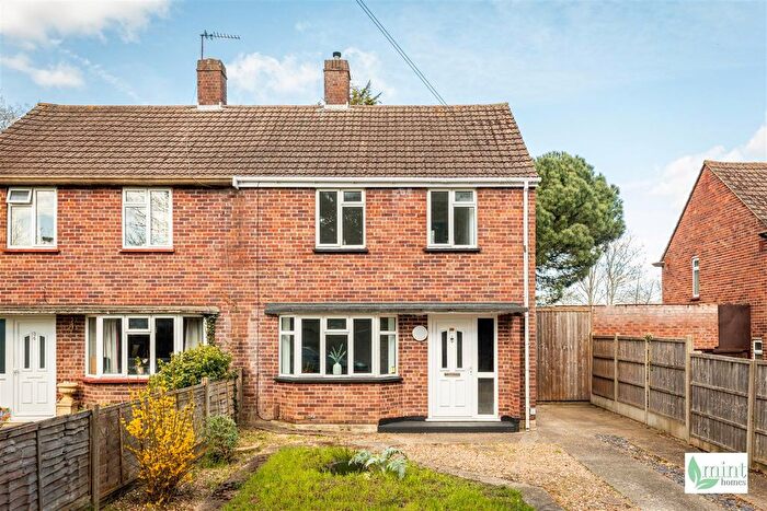 2 Bedroom Property For Sale In Bittams Lane, Chertsey, KT16