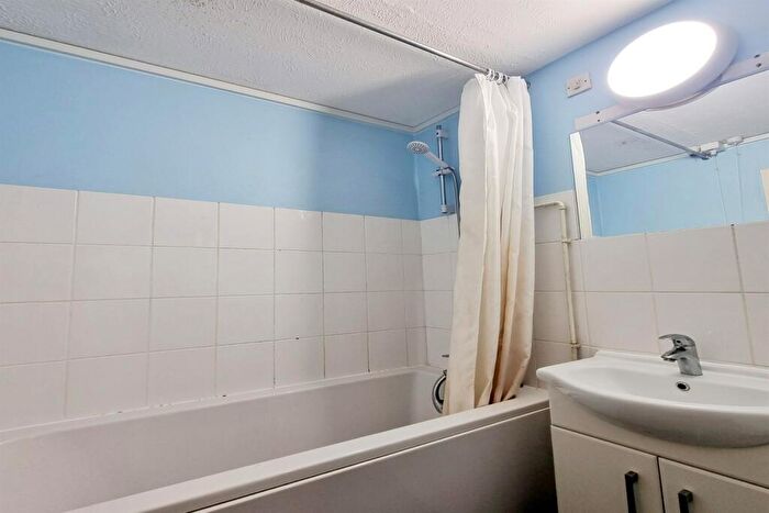 1 Bedroom Apartment To Rent In Carlton House, Littlehampton Road, Worthing, BN13