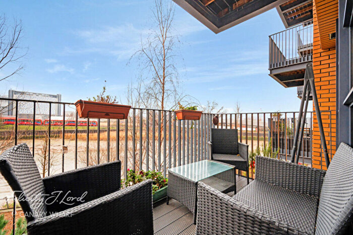 Studio For Sale In Amelia House, Lyell Street, London, E14