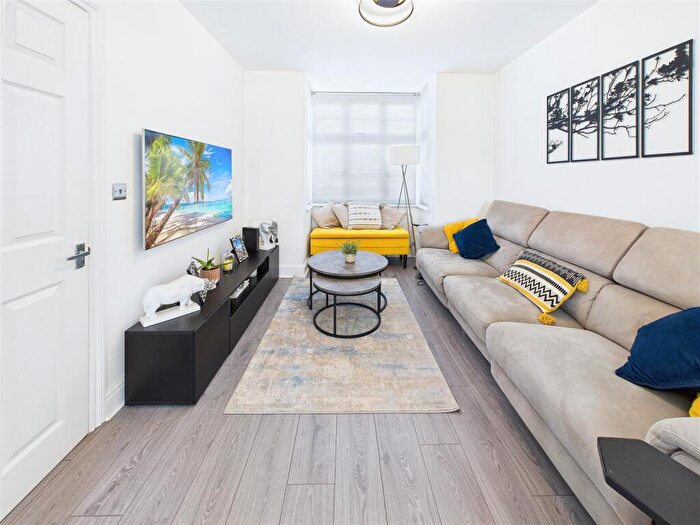 3 Bedroom Semi-Detached House For Sale In Rainsford Lane, Chelmsford, CM1