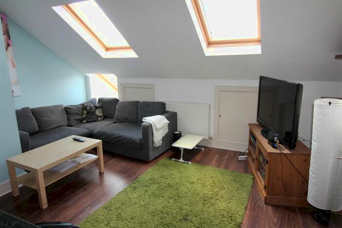 2 Bedroom Flat To Rent In Garratt Lane, London, SW18