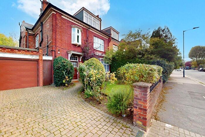 Flat To Rent In Aylestone Avenue, Brondesbury, NW6